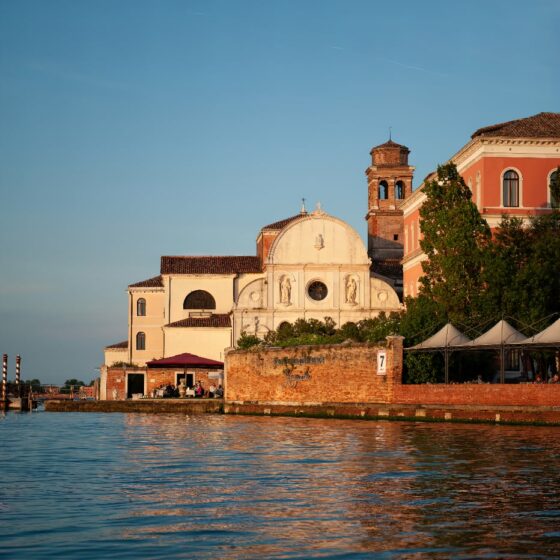 Inside Venice Experiences | Fie A Manetta + Lucio Schiavon | A unique en plein air drawing experience aboard a sanpierota