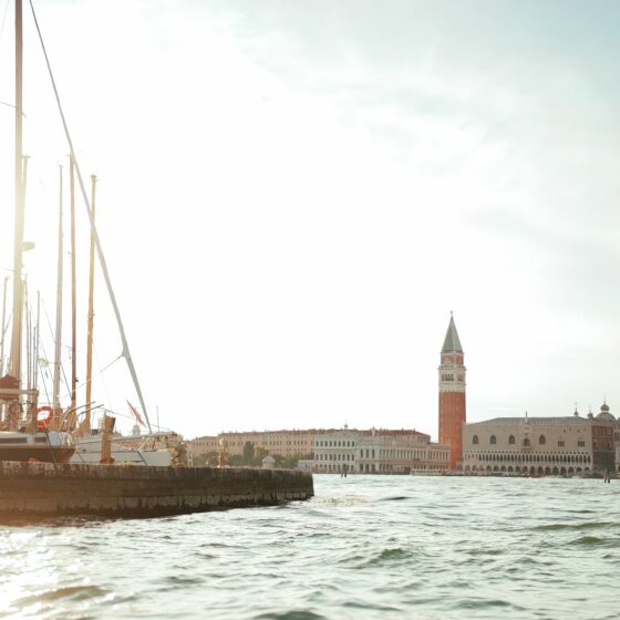 Inside Venice Experiences | Fie A Manetta + Lucio Schiavon | A unique en plein air drawing experience aboard a sanpierota