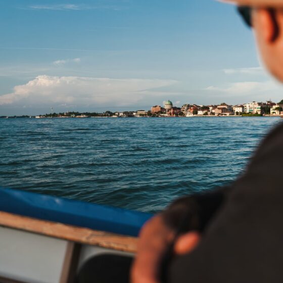Inside Venice Experiences | Fie A Manetta + Lucio Schiavon | A unique en plein air drawing experience aboard a sanpierota